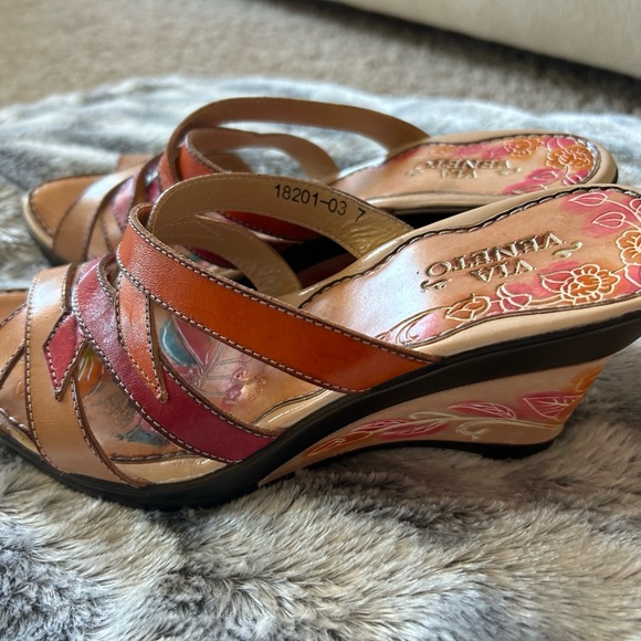 Via Venetto wedge - Picture 7 of 7